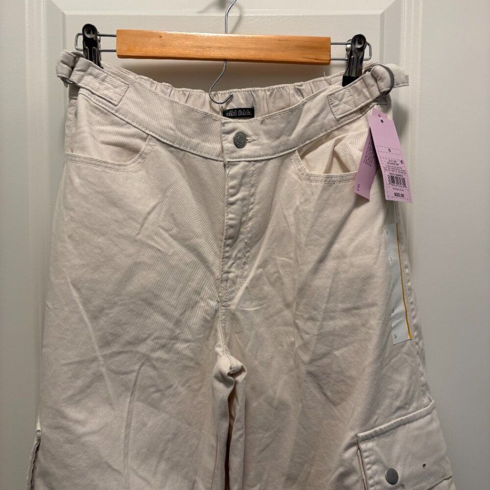 Wild Fable Wide Leg Tapered at Ankle Cargo Pants Cream Size Small NWT - Picture 4 of 9